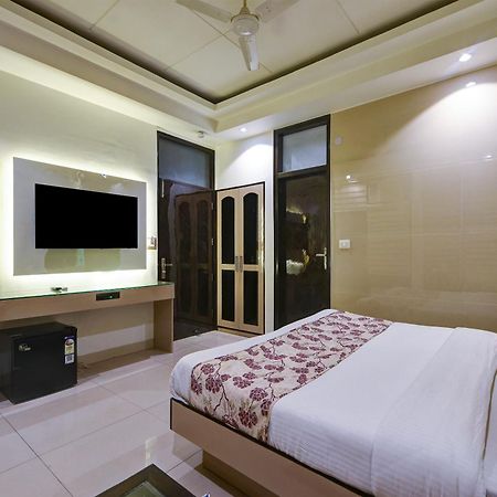 Hotel Baba Deluxe Near New Delhi Railway Station And City Center -By Rcg Hotels ภายนอก รูปภาพ