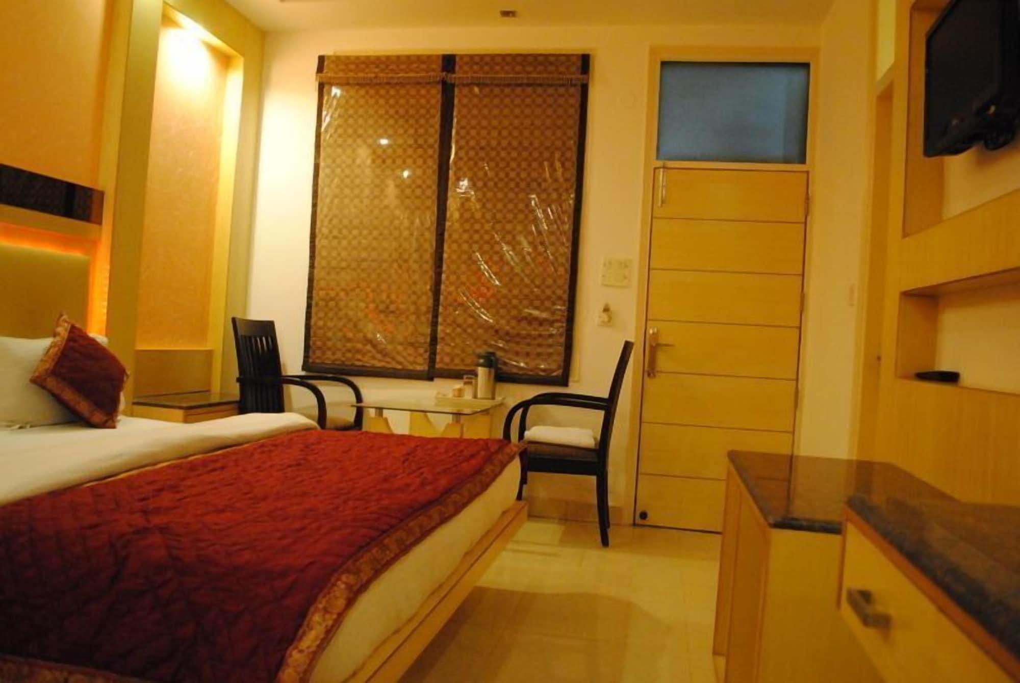 Hotel Baba Deluxe Near New Delhi Railway Station And City Center -By Rcg Hotels ภายนอก รูปภาพ