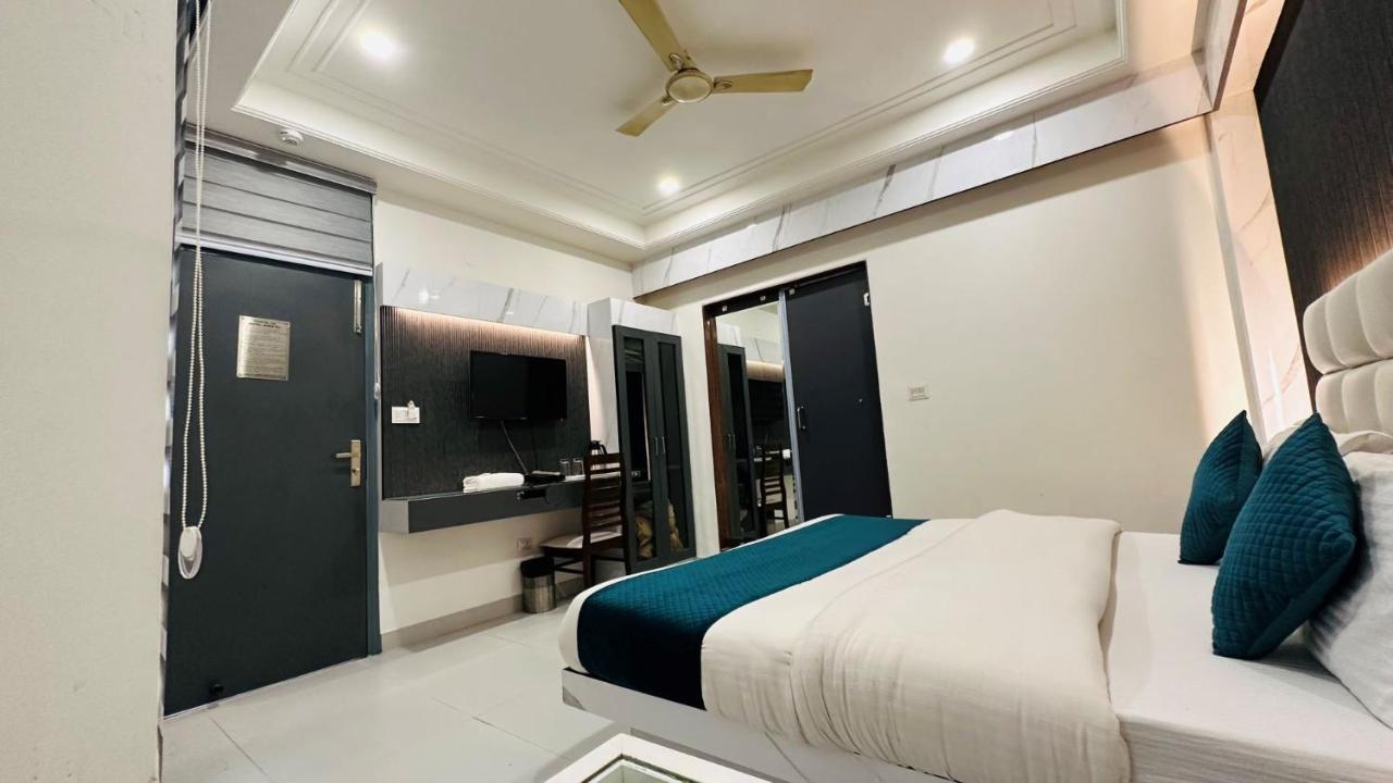 Hotel Baba Deluxe Near New Delhi Railway Station And City Center -By Rcg Hotels ภายนอก รูปภาพ