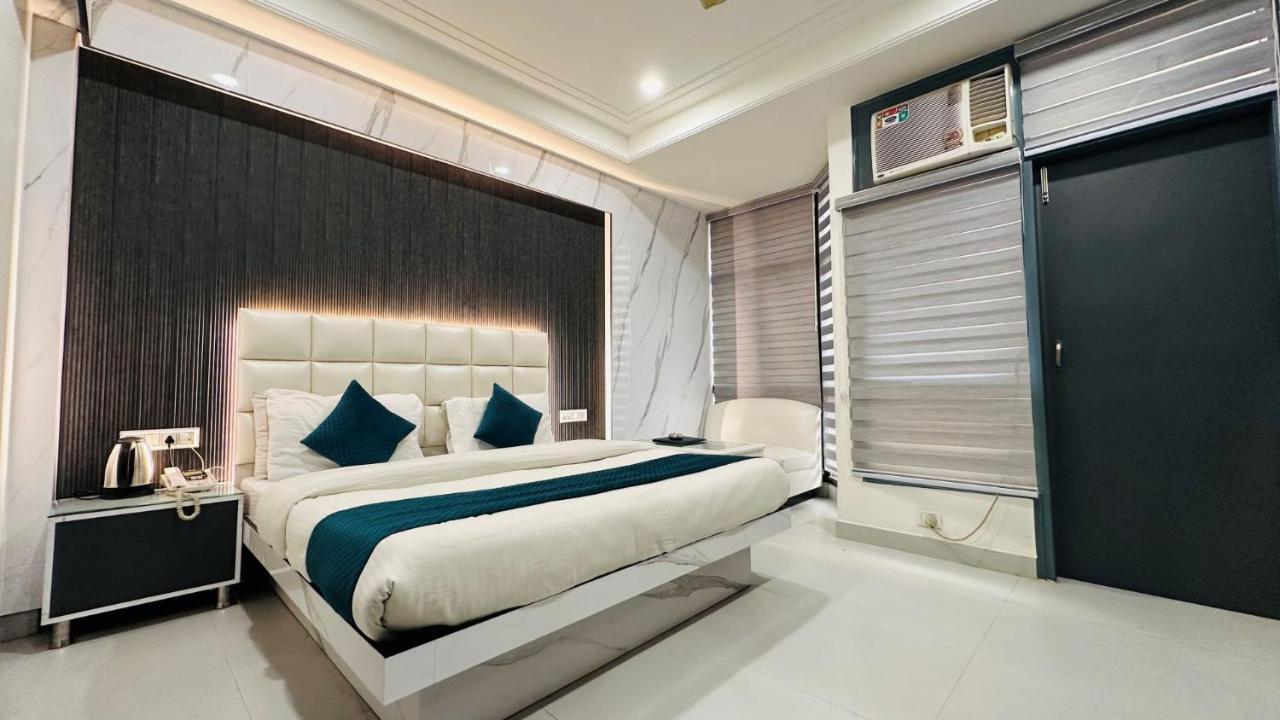 Hotel Baba Deluxe Near New Delhi Railway Station And City Center -By Rcg Hotels ภายนอก รูปภาพ
