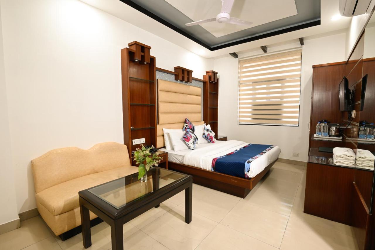 Hotel Baba Deluxe Near New Delhi Railway Station And City Center -By Rcg Hotels ภายนอก รูปภาพ