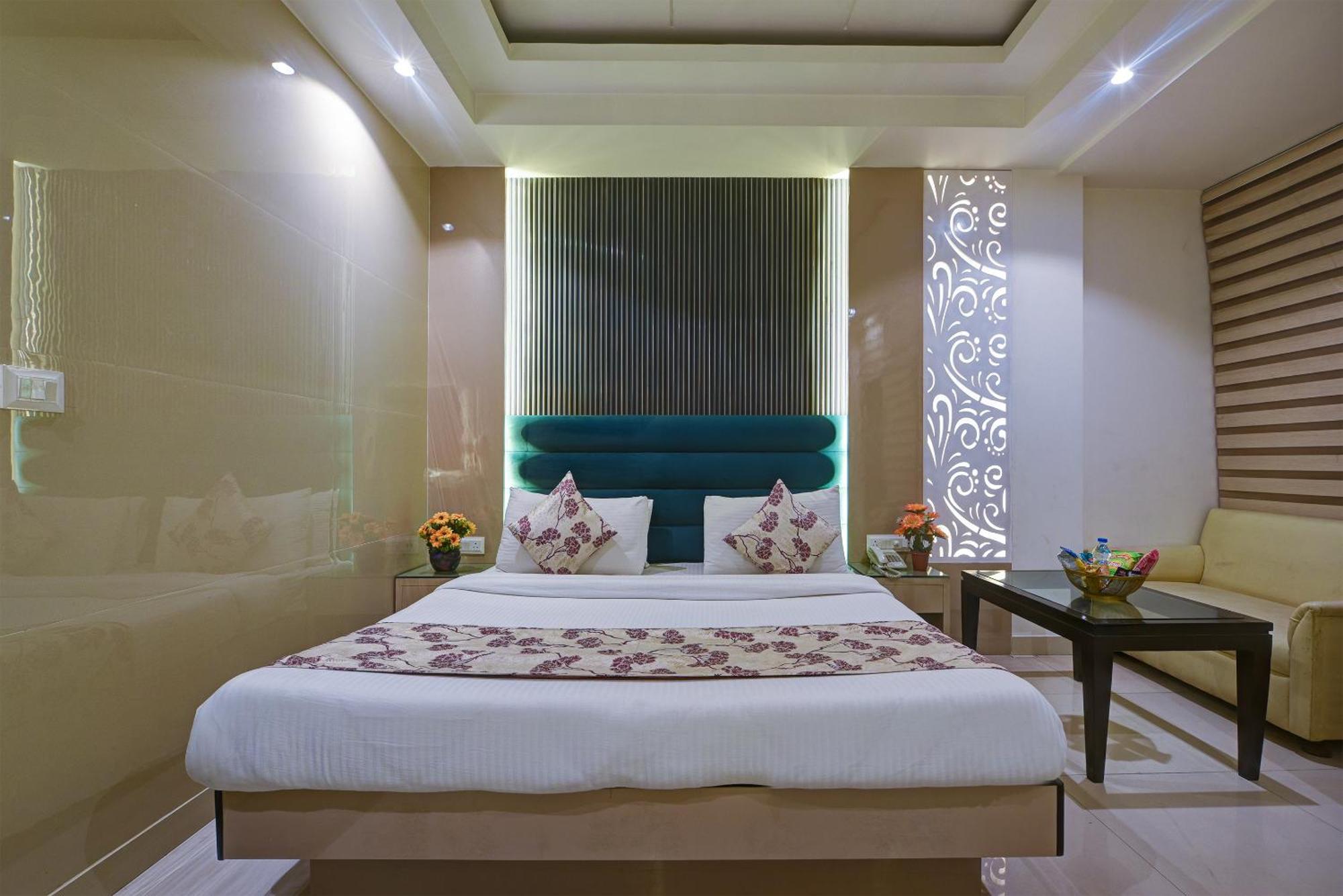 Hotel Baba Deluxe Near New Delhi Railway Station And City Center -By Rcg Hotels ภายนอก รูปภาพ