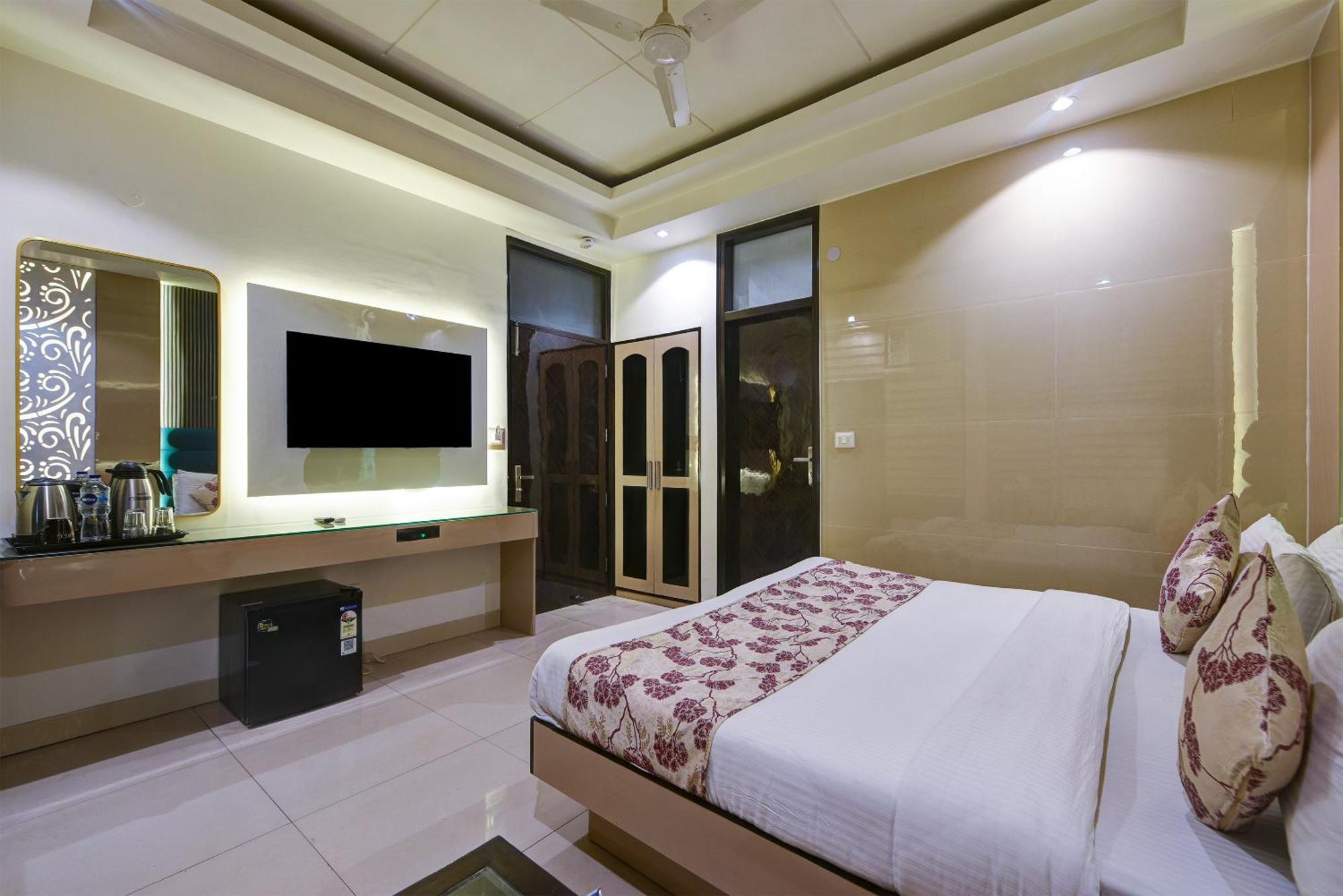 Hotel Baba Deluxe Near New Delhi Railway Station And City Center -By Rcg Hotels ภายนอก รูปภาพ