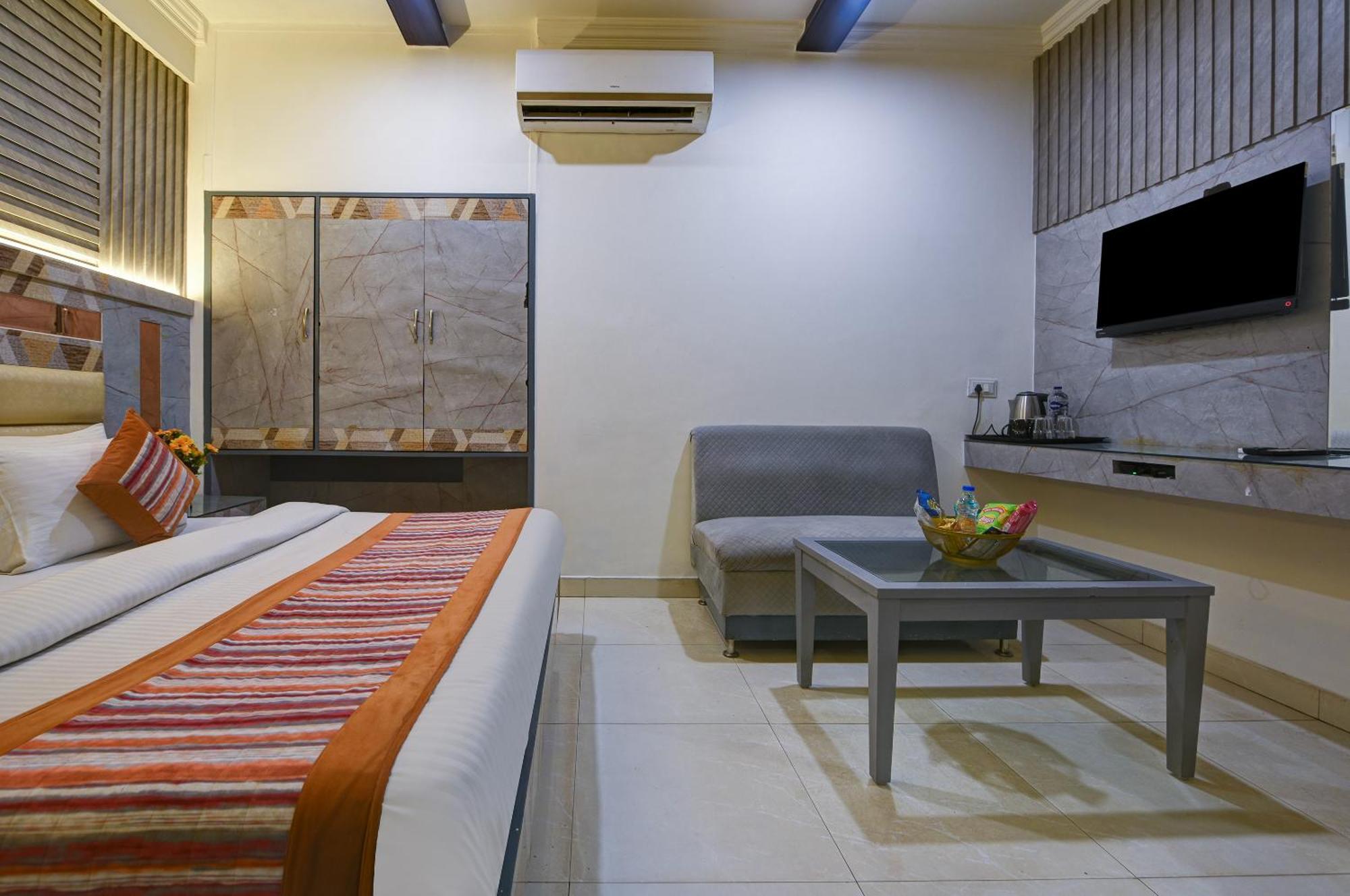 Hotel Baba Deluxe Near New Delhi Railway Station And City Center -By Rcg Hotels ภายนอก รูปภาพ
