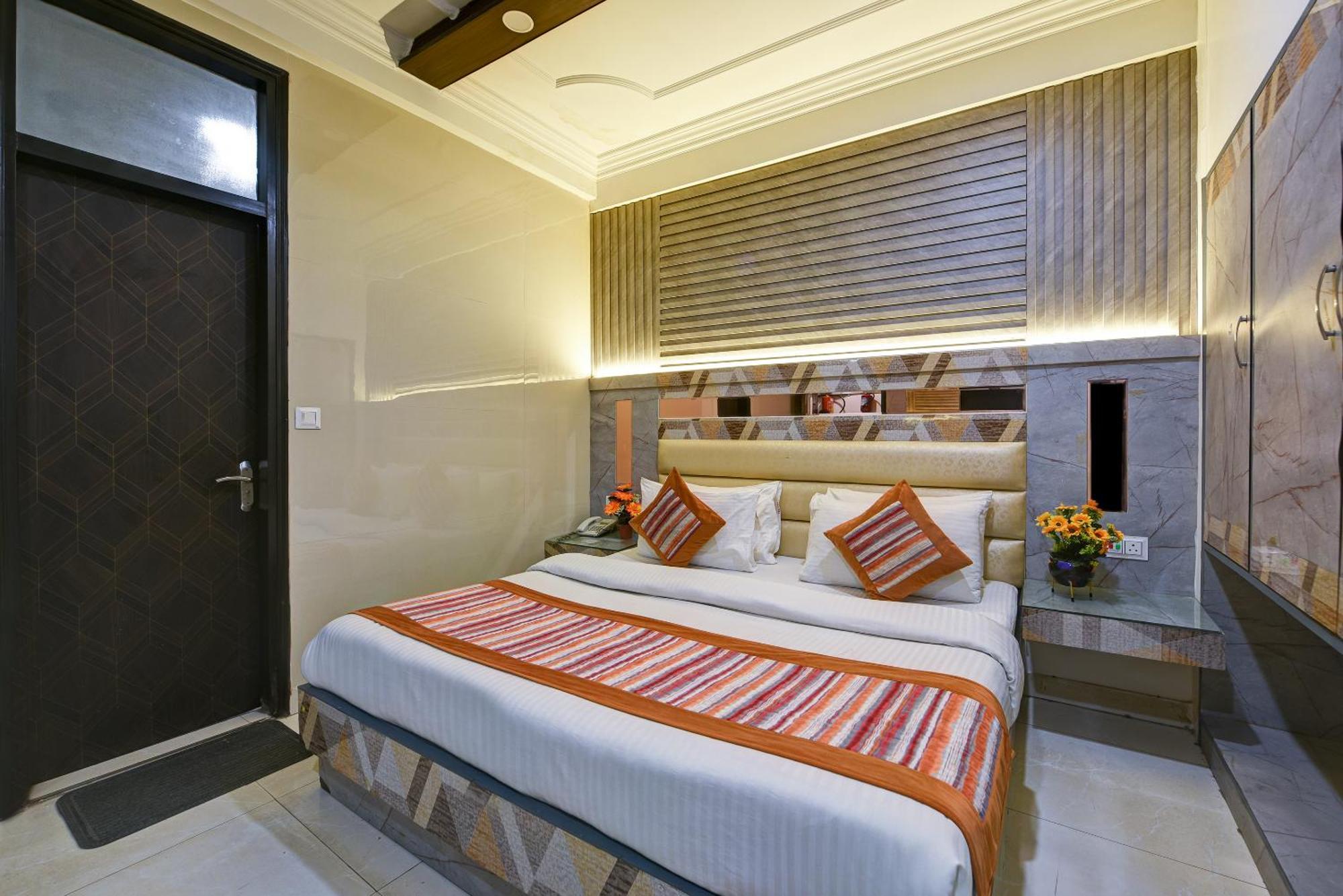 Hotel Baba Deluxe Near New Delhi Railway Station And City Center -By Rcg Hotels ภายนอก รูปภาพ