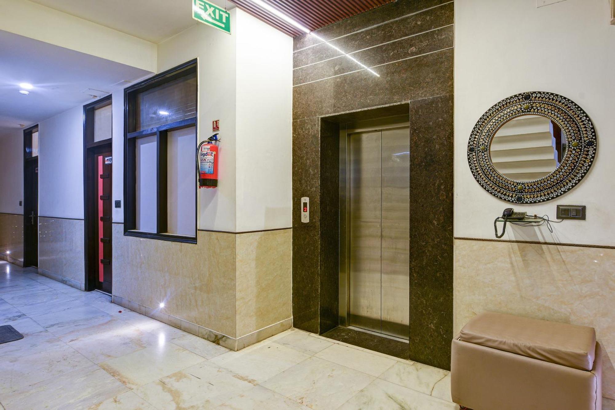 Hotel Baba Deluxe Near New Delhi Railway Station And City Center -By Rcg Hotels ภายนอก รูปภาพ
