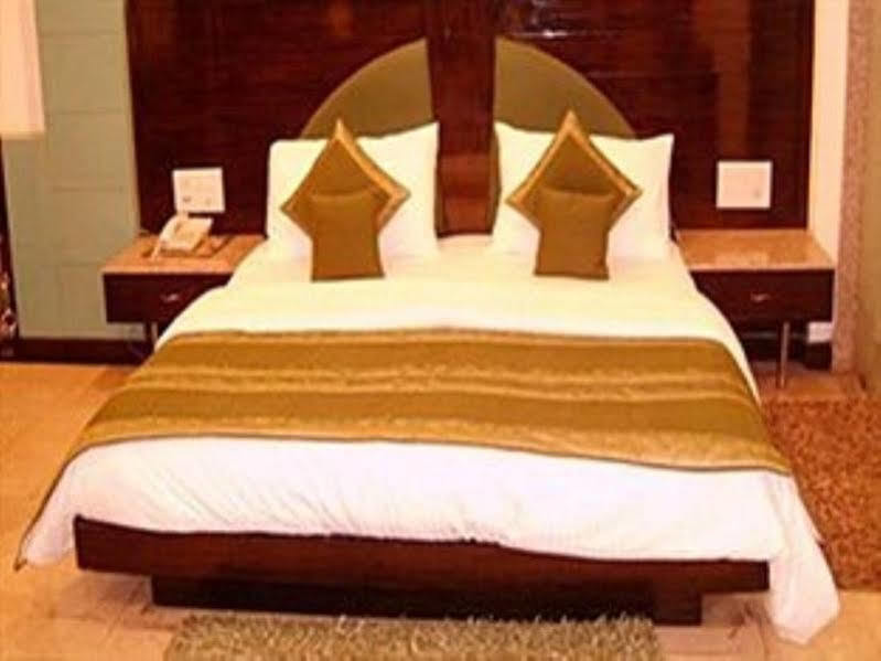 Hotel Baba Deluxe Near New Delhi Railway Station And City Center -By Rcg Hotels ภายนอก รูปภาพ