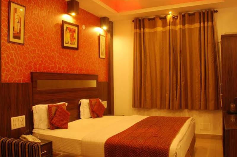 Hotel Baba Deluxe Near New Delhi Railway Station And City Center -By Rcg Hotels ภายนอก รูปภาพ