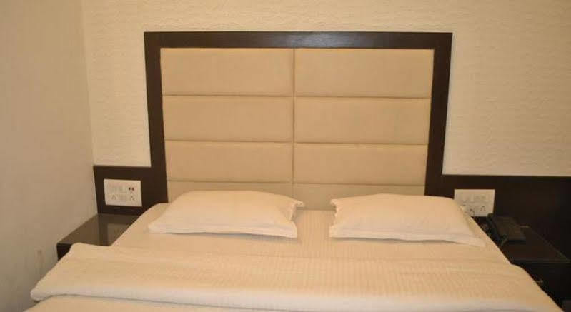 Hotel Baba Deluxe Near New Delhi Railway Station And City Center -By Rcg Hotels ภายนอก รูปภาพ