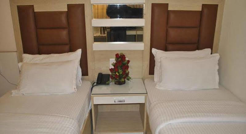 Hotel Baba Deluxe Near New Delhi Railway Station And City Center -By Rcg Hotels ภายนอก รูปภาพ